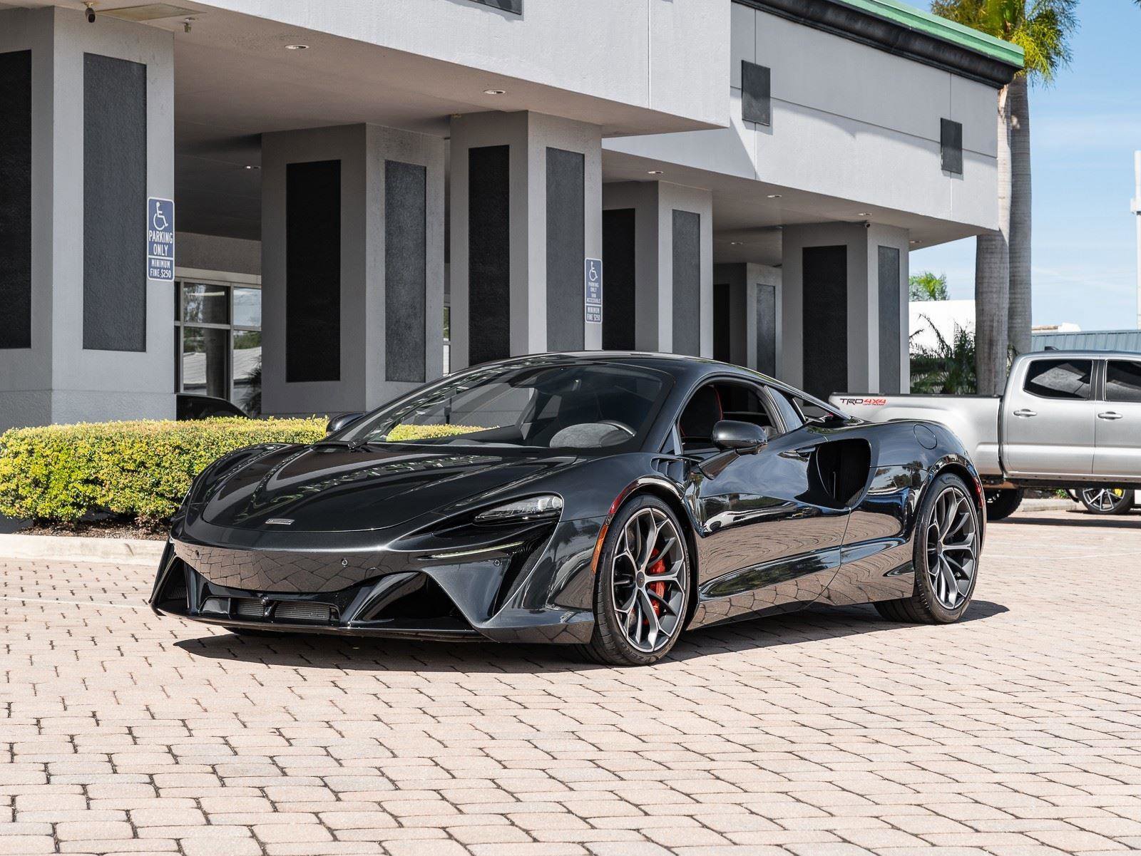 Used 2025 McLaren Artura image 38