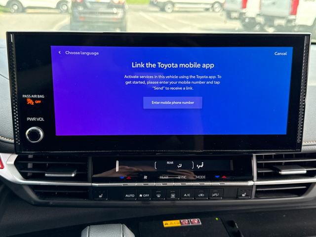 Certified 2025 Toyota Sienna XLE Woodland Edition image 29