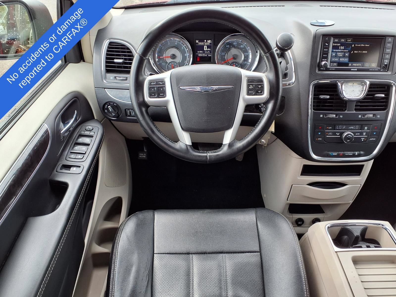 Used 2015 Chrysler Town & Country Touring-L FWD image 12