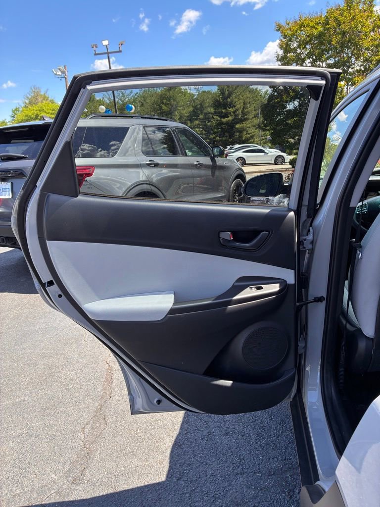 Used 2023 Hyundai Kona SEL AWD/4WD image 46
