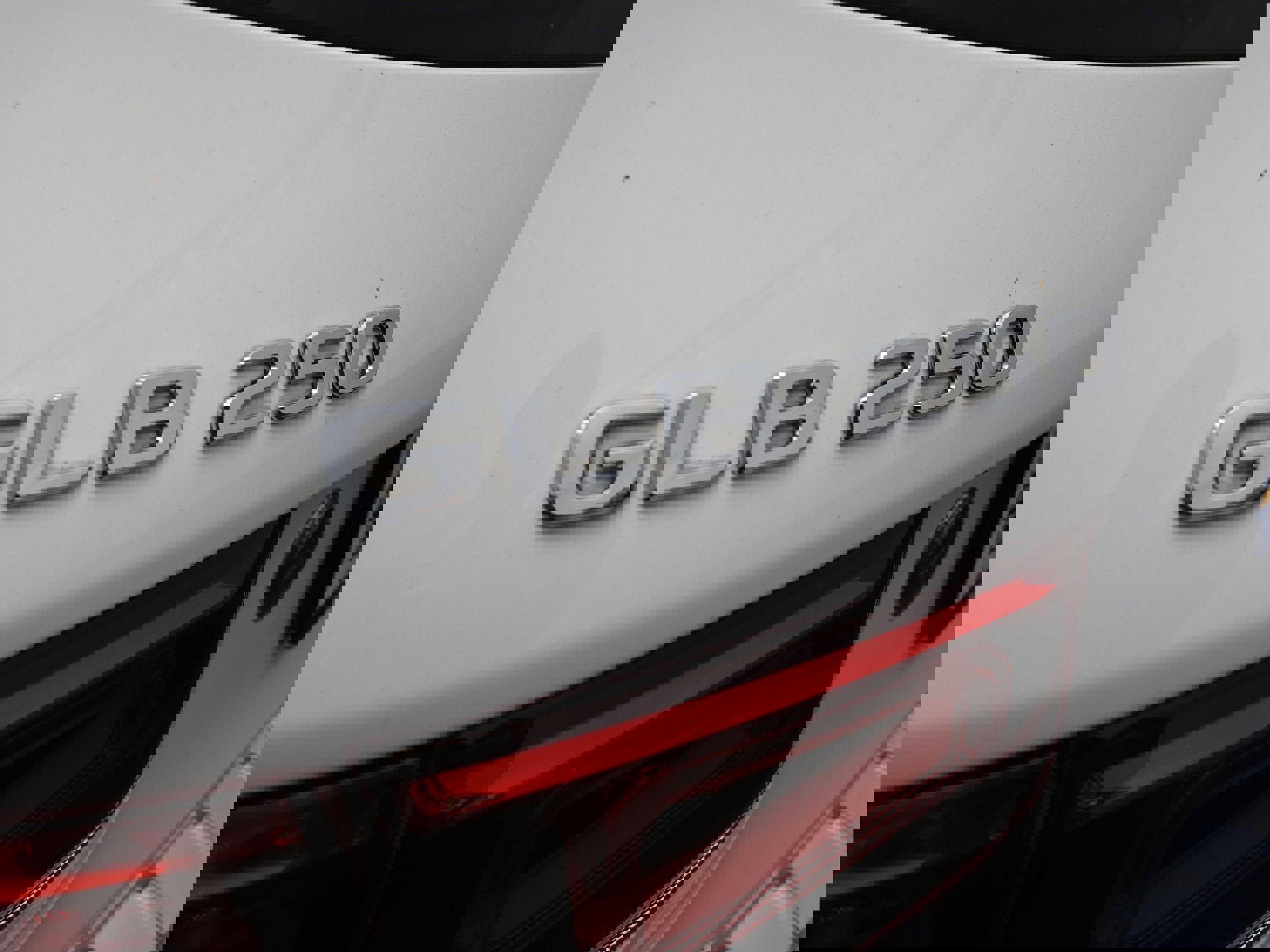 Used 2021 Mercedes-Benz GLB 250 4MATIC image 32