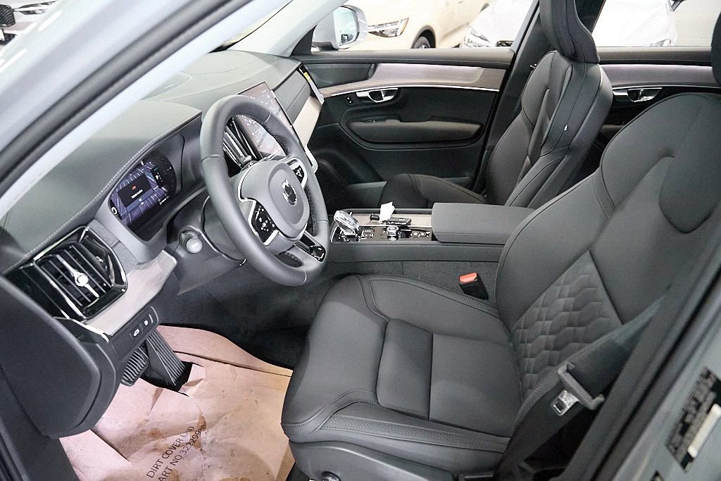 New 2026 Volvo XC90 T8 Plus w/ Protection Package image 17