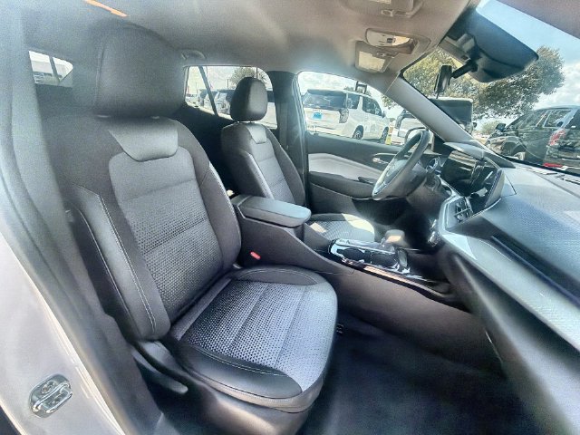 Used 2025 Chevrolet Trax LT FWD image 26