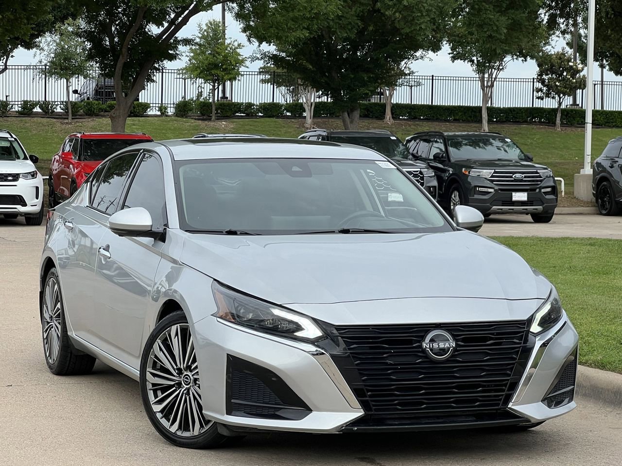 Used 2023 Nissan Altima 2.5 SL FWD image 2