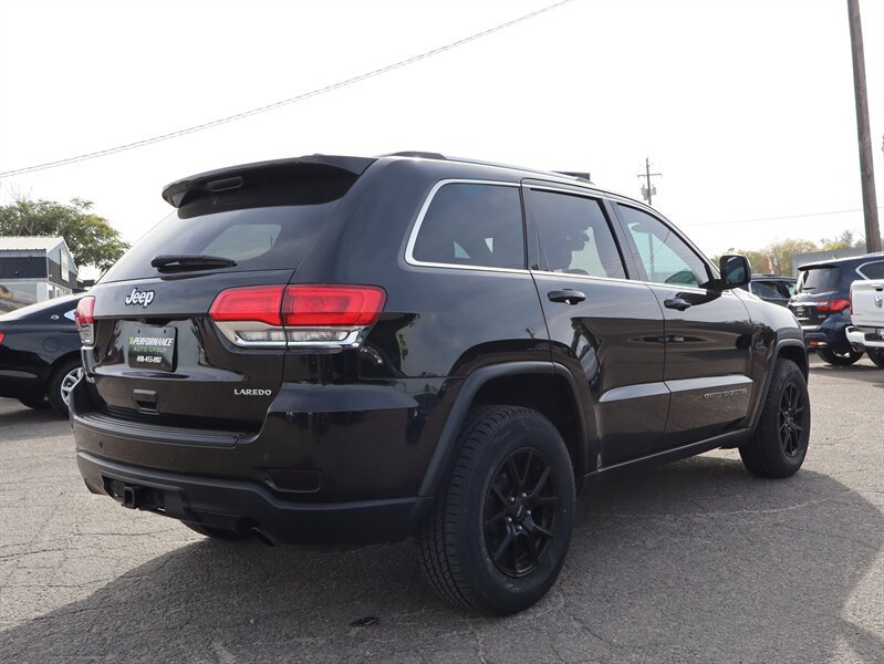 Used 2019 Jeep Grand Cherokee Laredo AWD/4WD image 3