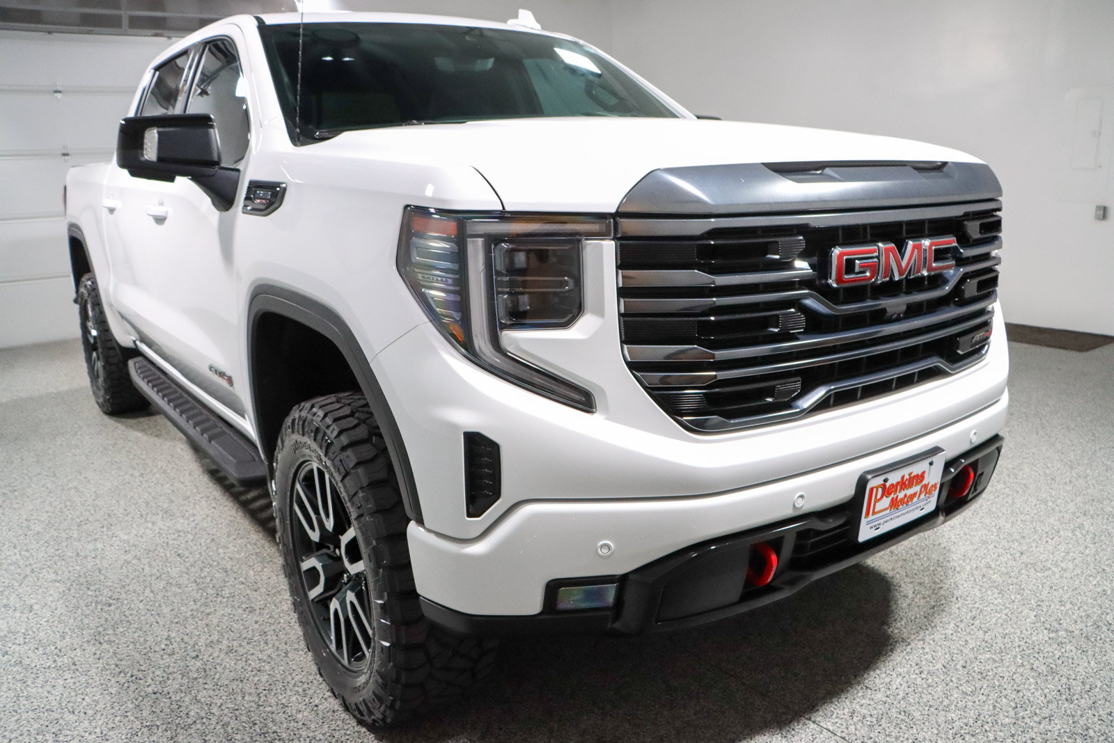 Used 2024 GMC Sierra 1500 AT4 w/ Technology Package AWD/4WD image 6