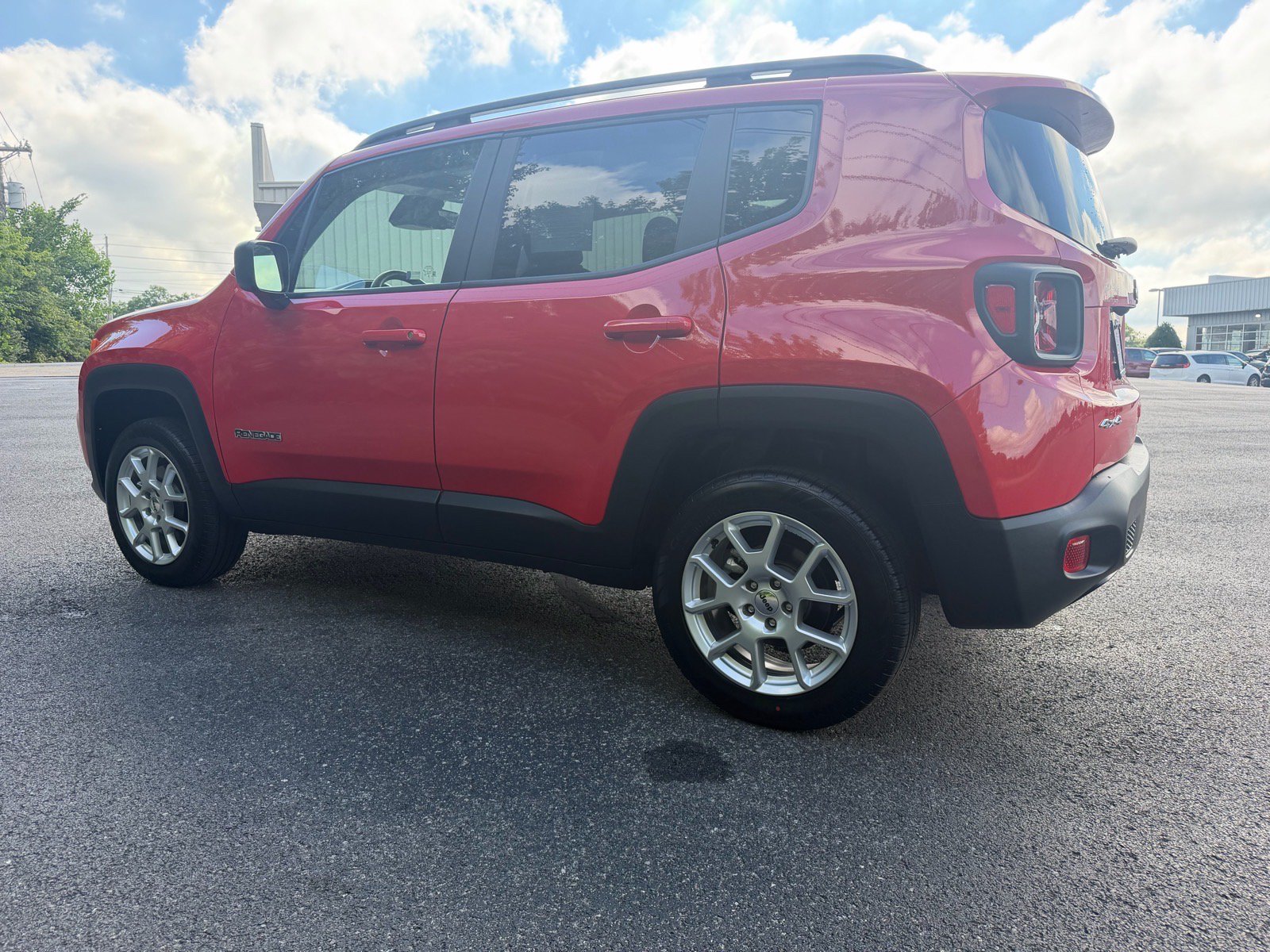 Used 2023 Jeep Renegade Latitude w/ Sun/Sound Group AWD/4WD image 11