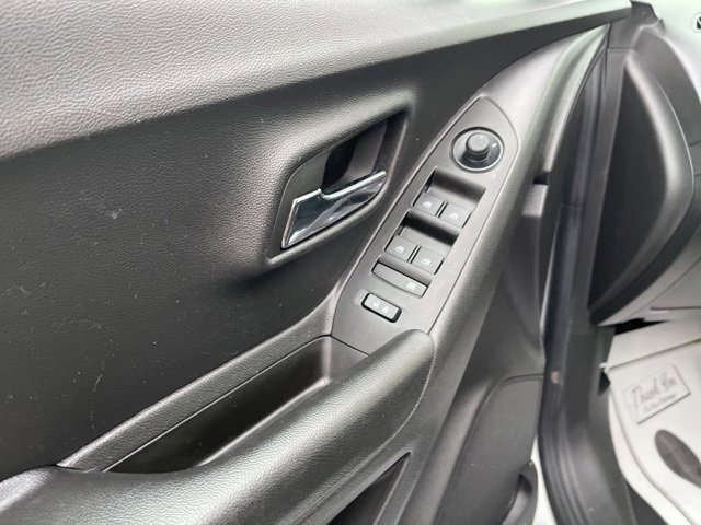 Used 2022 Chevrolet Trax LS w/ Tint and Cruise Package image 11