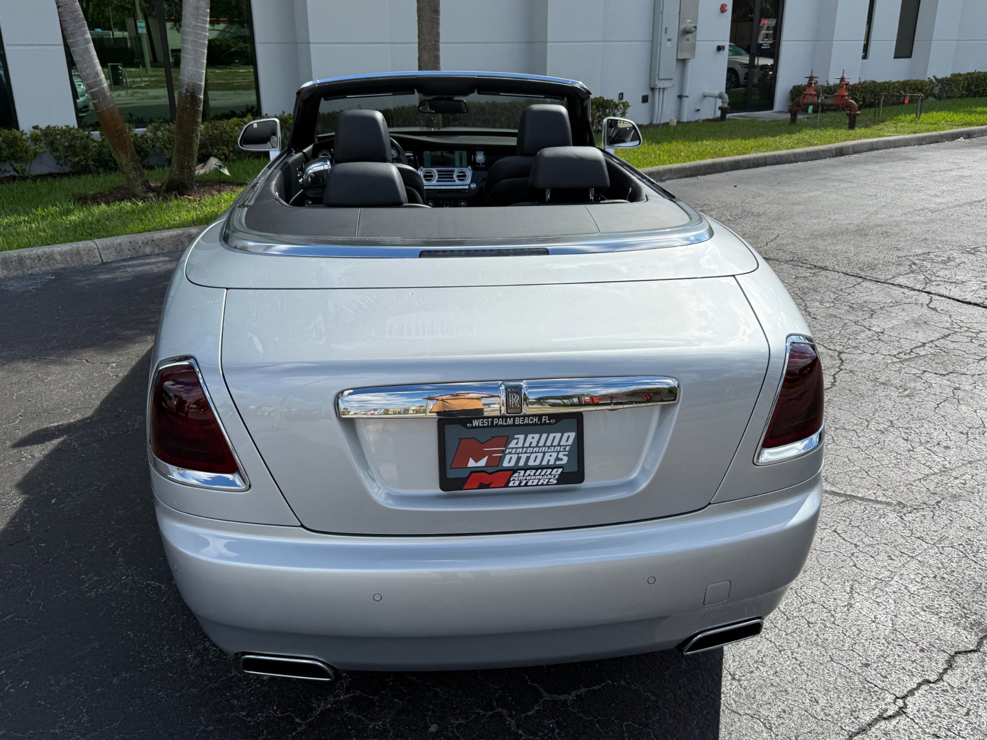 Used 2017 Rolls-Royce Dawn image 43