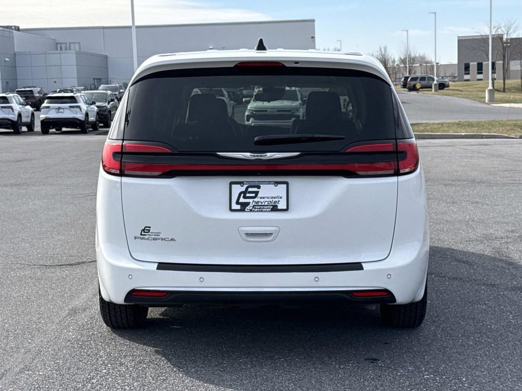 Used 2024 Chrysler Pacifica Touring-L image 25