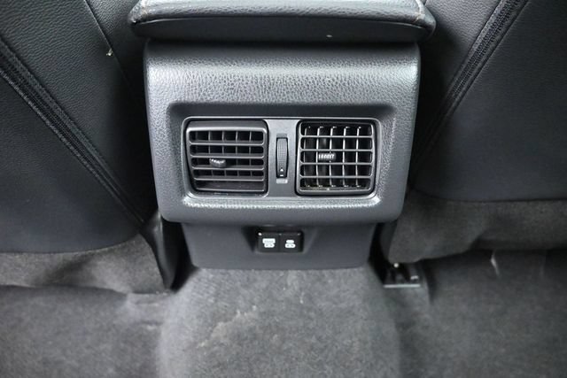 Used 2025 Toyota Camry XLE AWD/4WD image 28