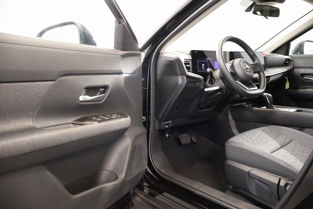 New 2026 Nissan Kicks SV w/ Cold Weather Package FWD image 8