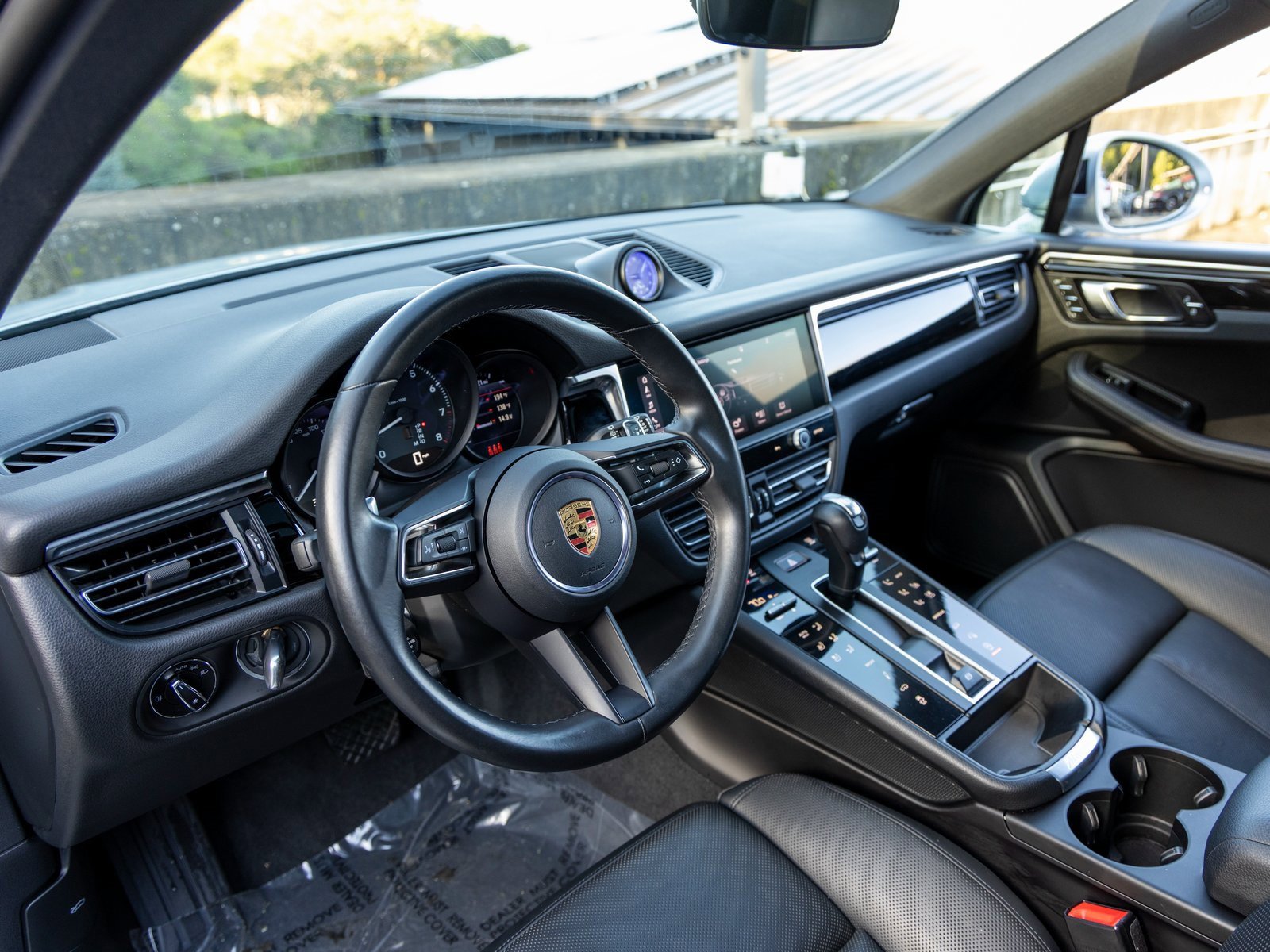 Certified 2023 Porsche Macan image 4