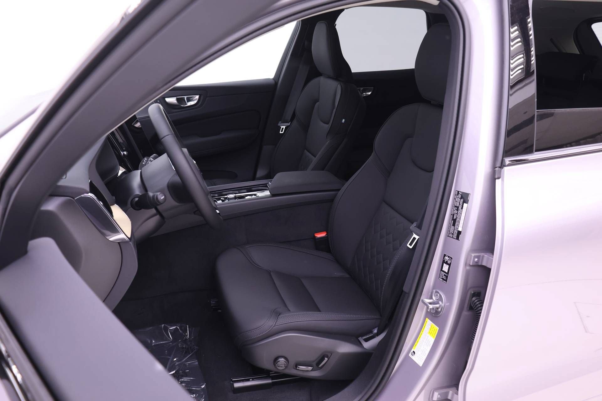 New 2026 Volvo XC60 T8 Plus w/ Protection Package Premier AWD/4WD image 7