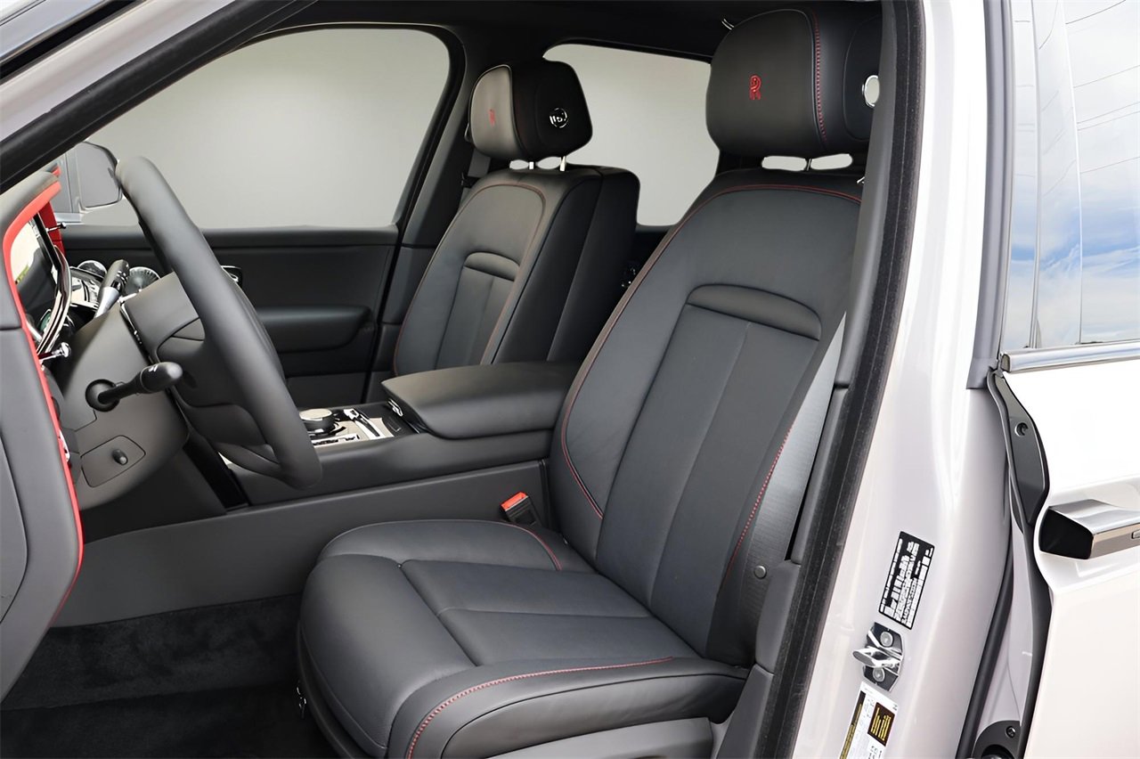 New 2026 Rolls-Royce Cullinan Black Badge image 14