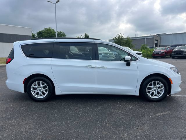 Used 2021 Chrysler Voyager Lxi w/ Cold Weather Group FWD image 9