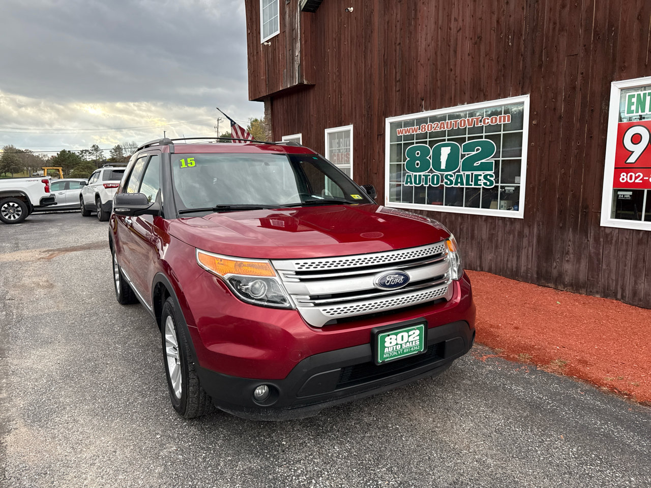 Used 2015 Ford Explorer XLT w/ Equipment Group 202B image 2
