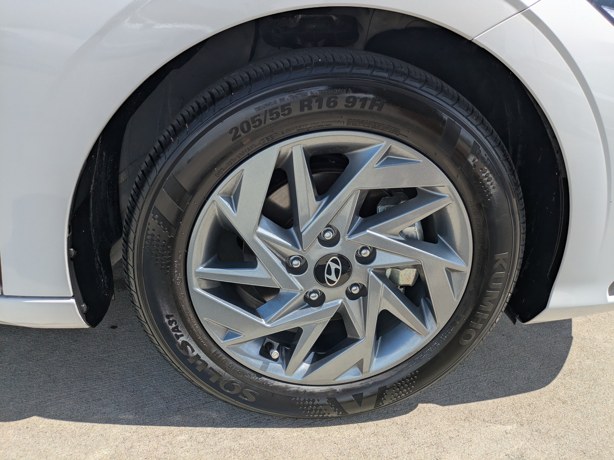 Certified 2024 Hyundai Elantra Blue FWD image 9