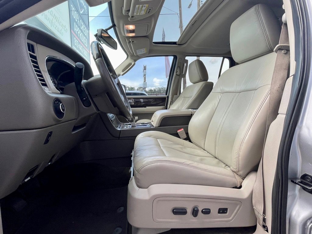 Used 2015 Lincoln Navigator 2WD image 27