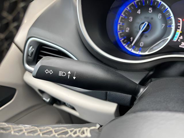 Used 2024 Chrysler Pacifica Touring-L FWD image 15
