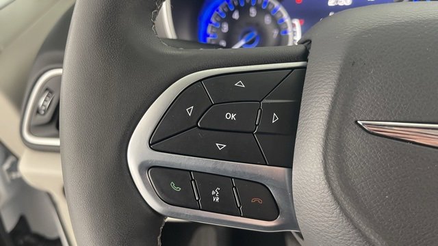 Used 2024 Chrysler Pacifica Touring-L image 38