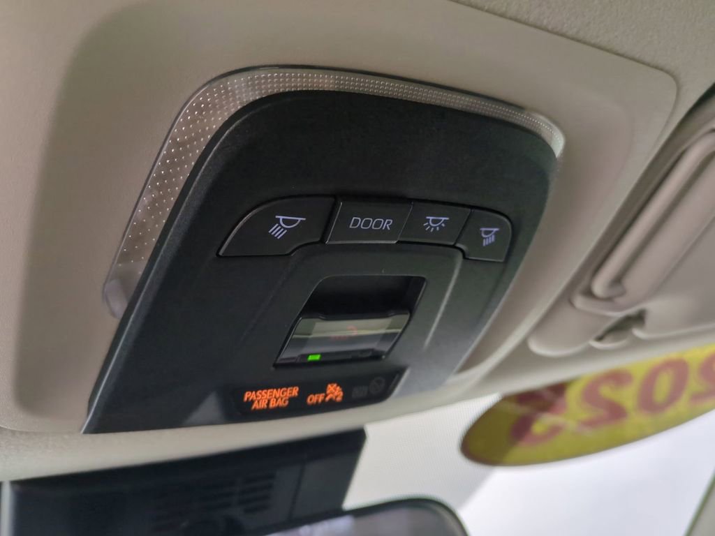 Used 2025 Toyota Corolla LE image 21