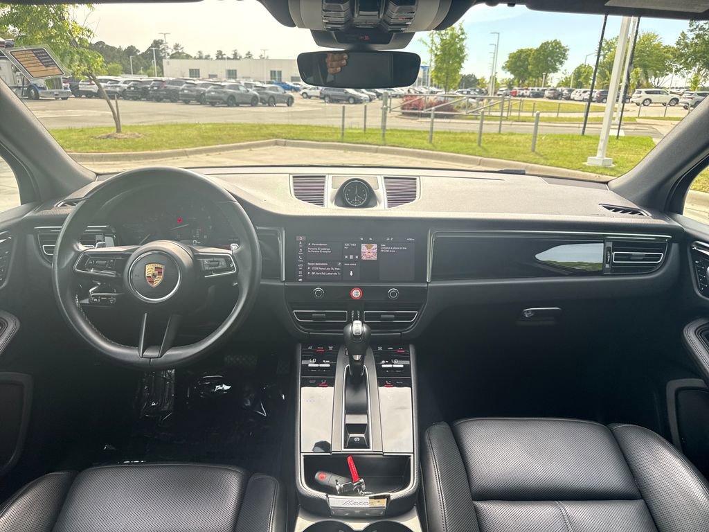 Used 2023 Porsche Macan Turbo image 16