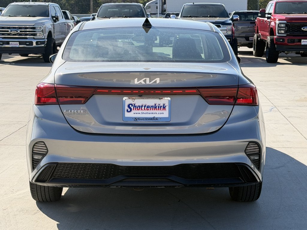 Used 2022 Kia Forte LXS FWD image 5