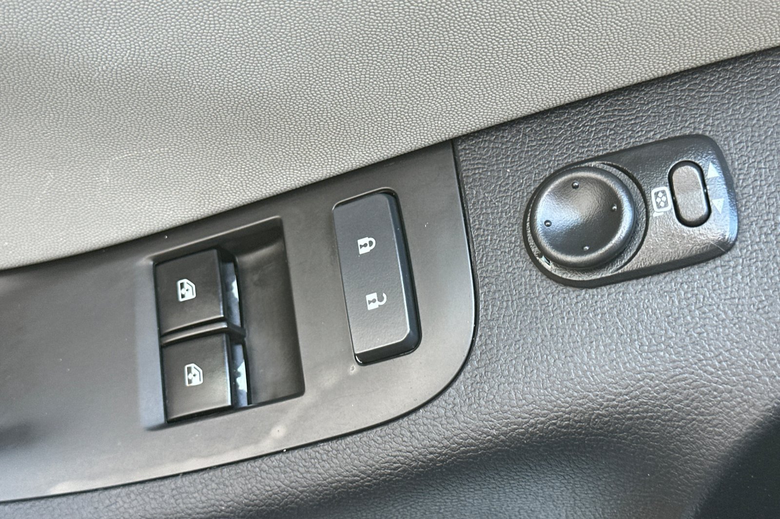 Used 2015 Chevrolet Camaro LS RWD image 12