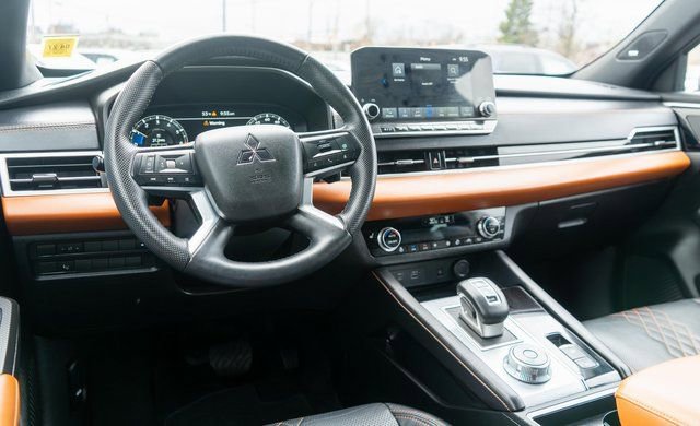 Used 2022 Mitsubishi Outlander SEL image 15