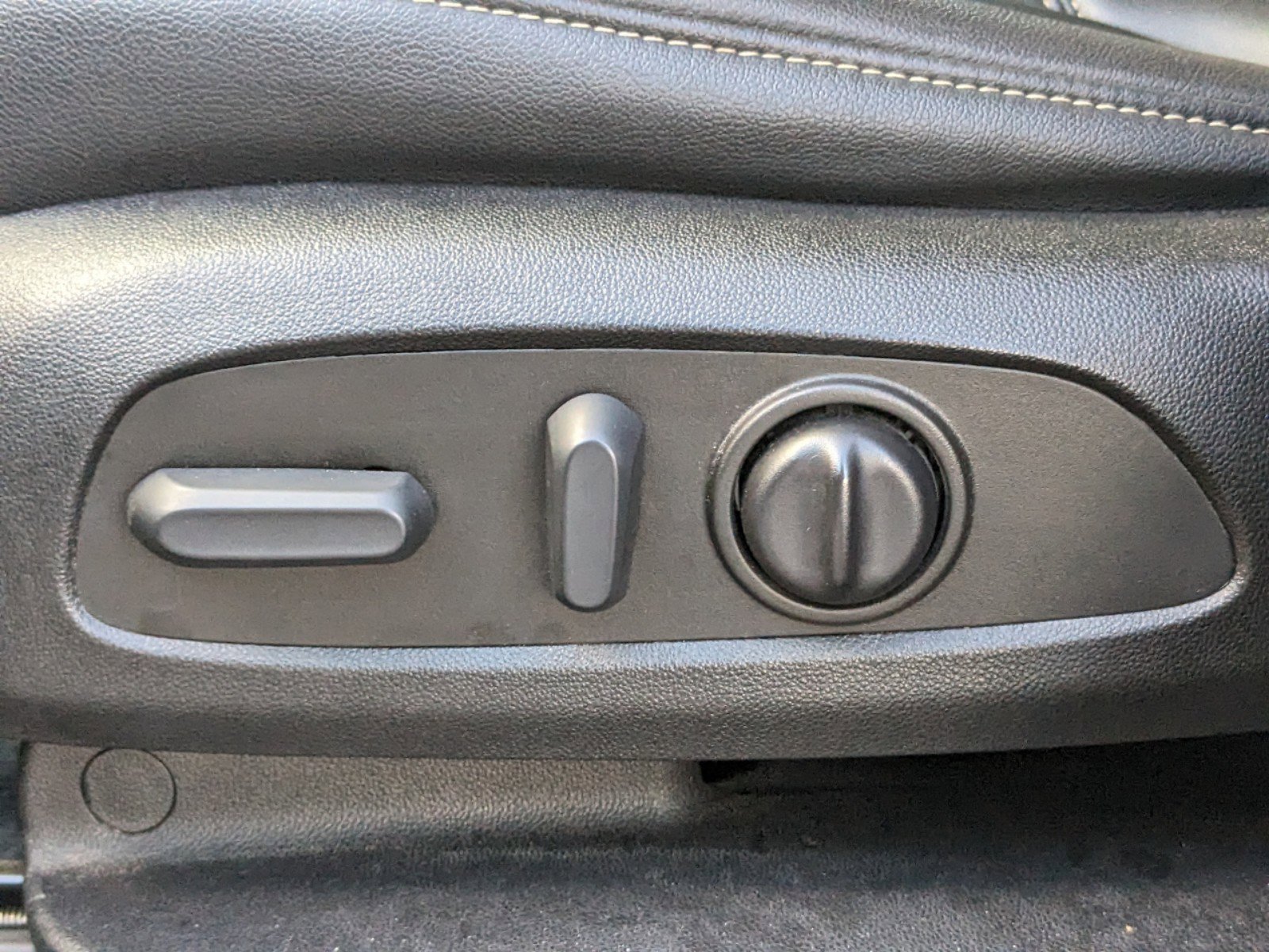 Used 2022 Chevrolet Traverse LT w/ LT Premium Package image 22