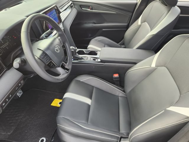 Used 2025 Toyota Camry SE w/ Convenience Package FWD image 9