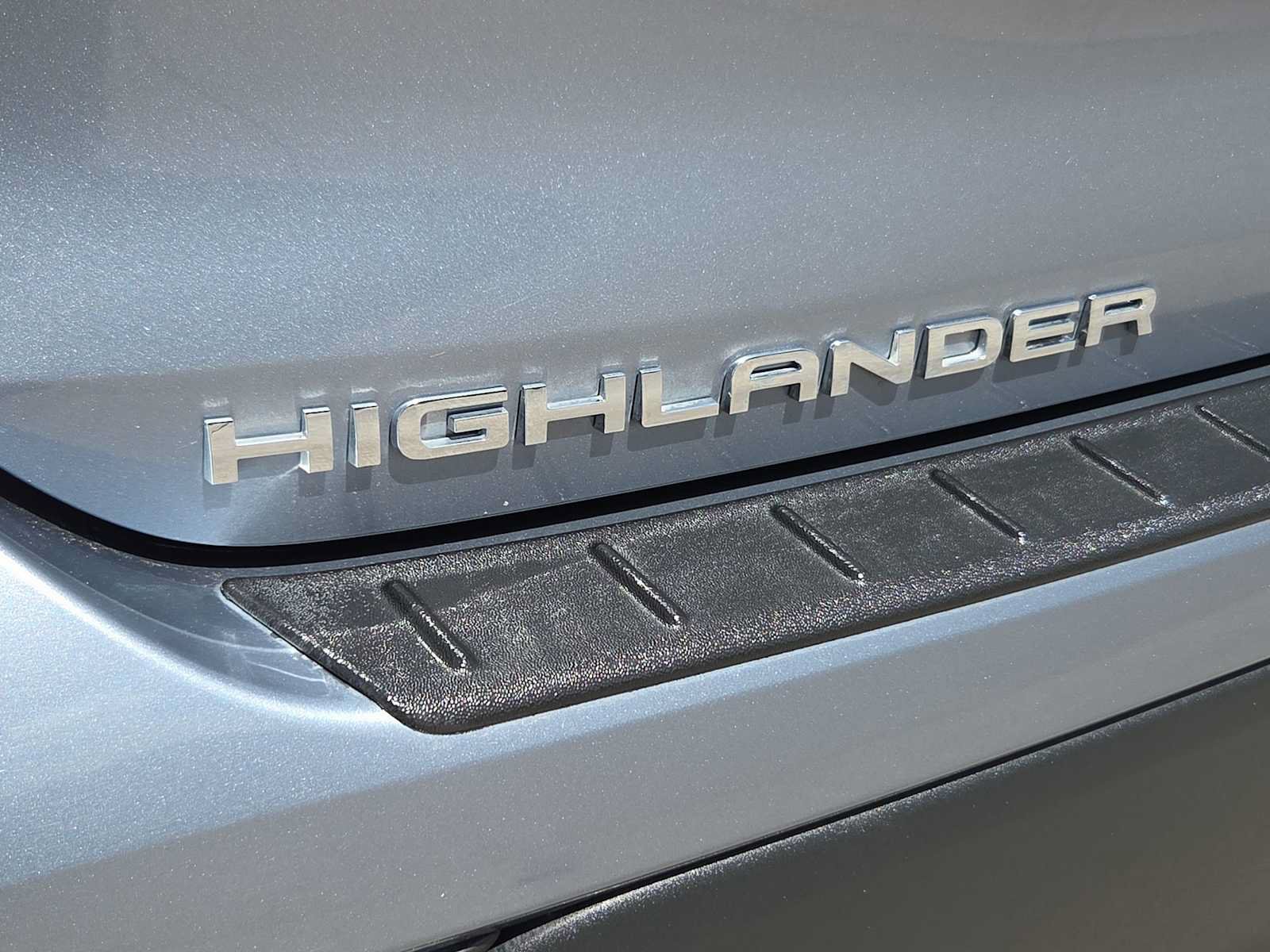 Used 2024 Toyota Highlander XLE FWD image 11