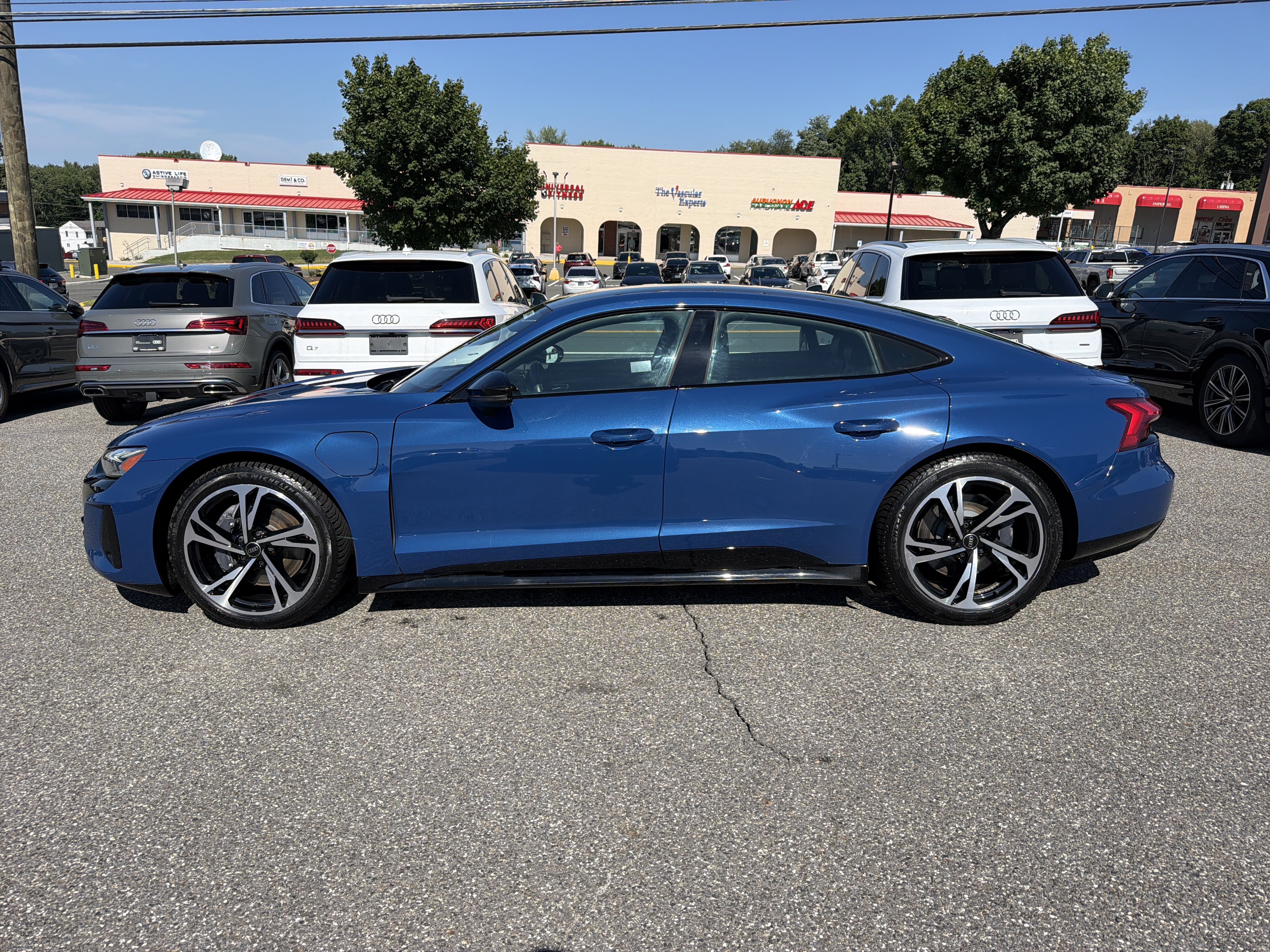 Certified 2024 Audi e-tron GT Premium Plus w/ Performance Package AWD/4WD image 4