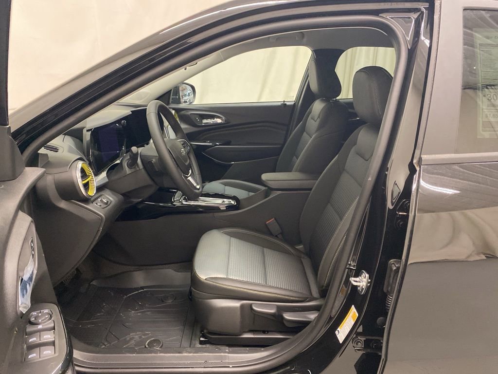 New 2026 Chevrolet Trax LT w/ Driver Confidence Package image 14