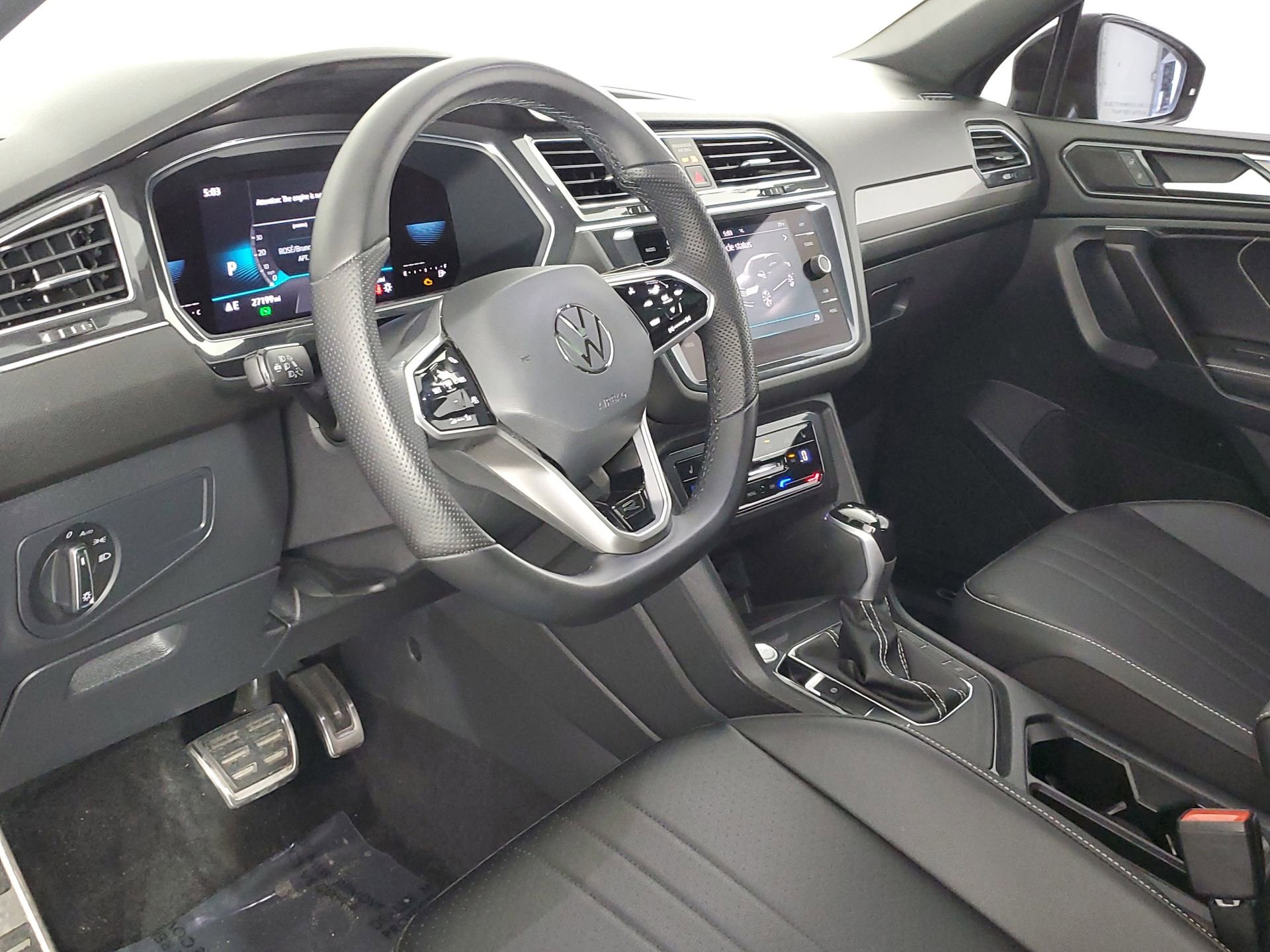 Used 2023 Volkswagen Tiguan SE R-Line image 21