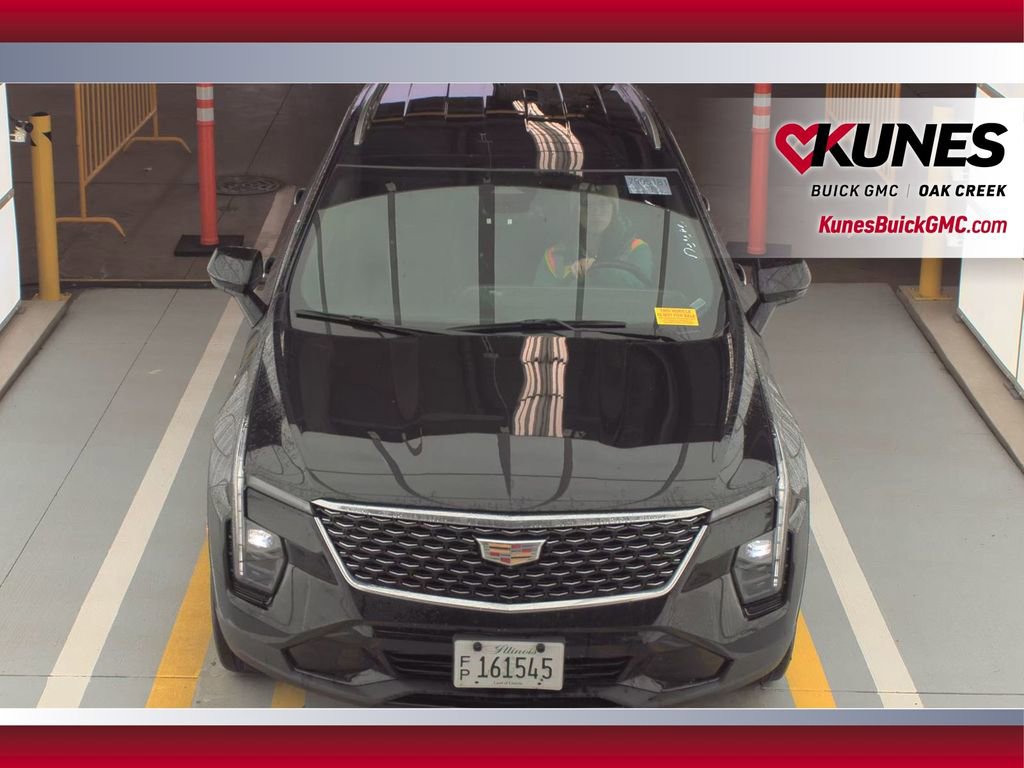 Used 2025 Cadillac XT4 Premium Luxury image 3