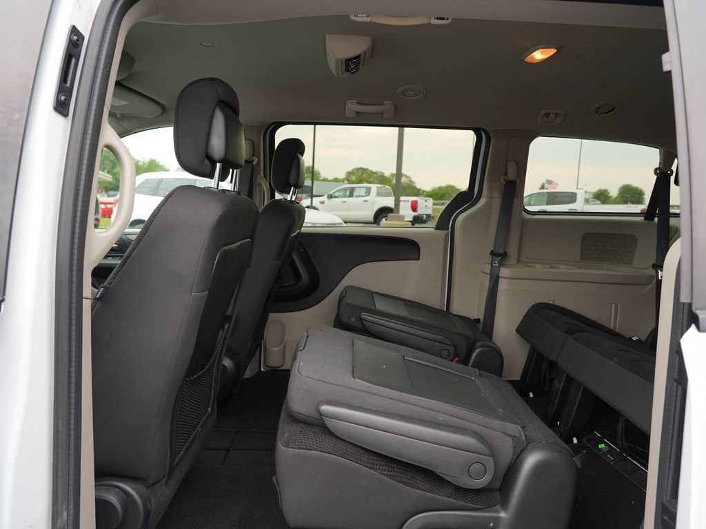 Used 2018 Dodge Grand Caravan SE w/ UConnect Hands-Free Group FWD image 18