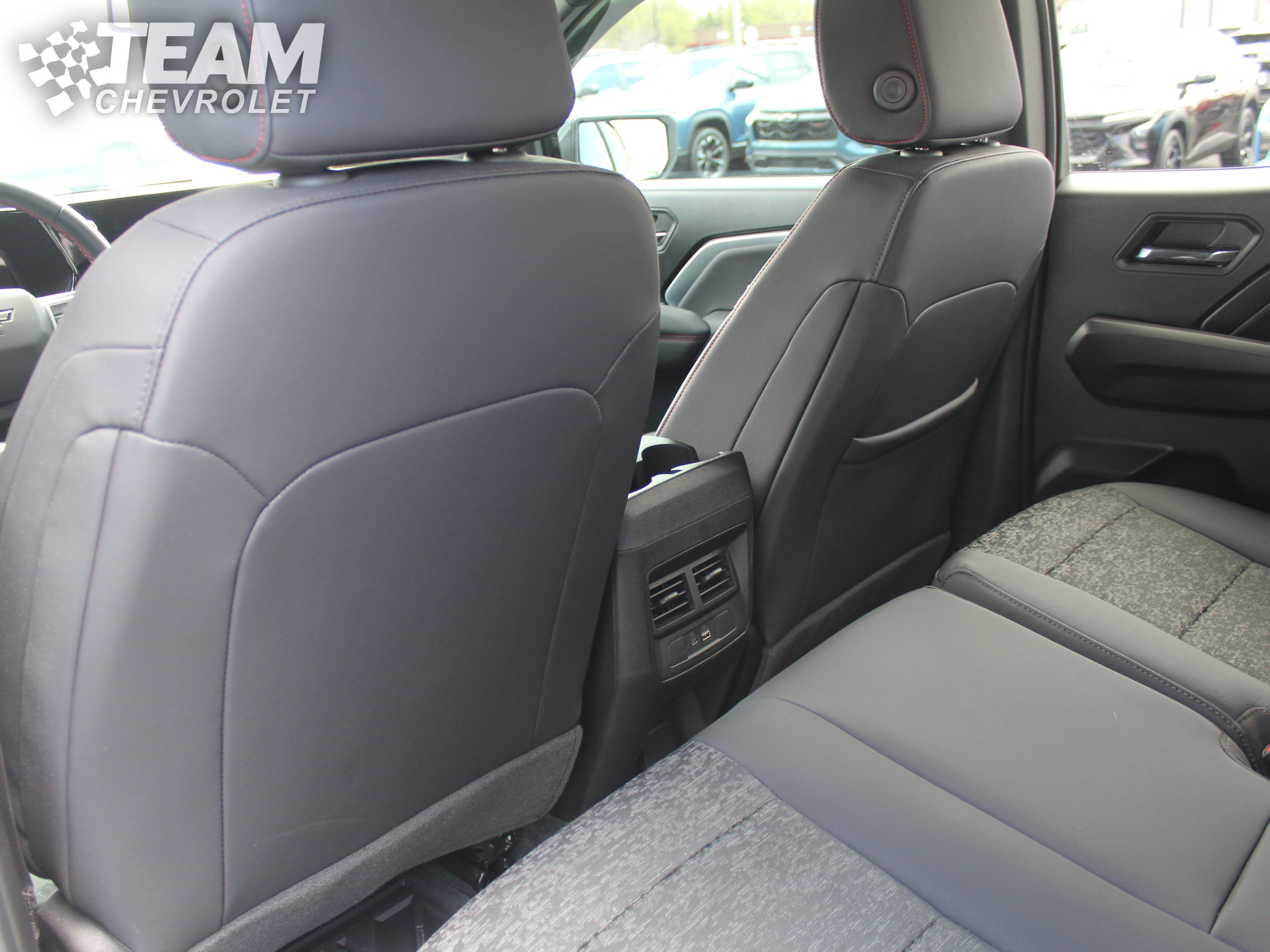 Used 2025 Chevrolet Colorado Z71 AWD/4WD image 19