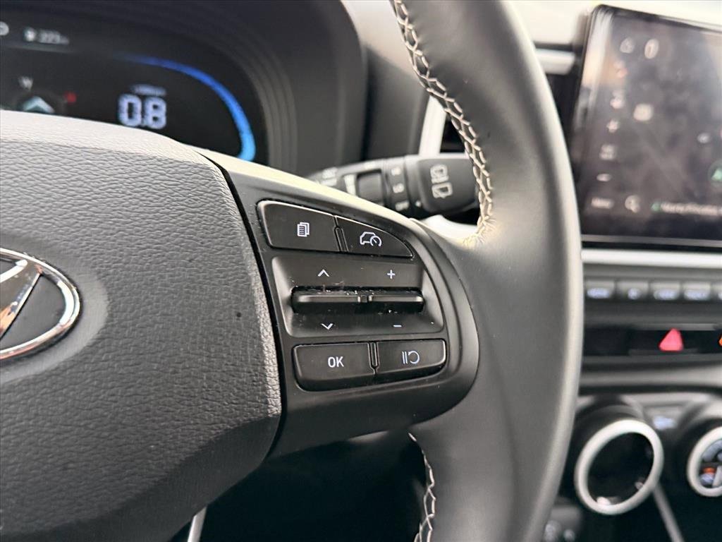 Used 2025 Hyundai Venue Limited image 19