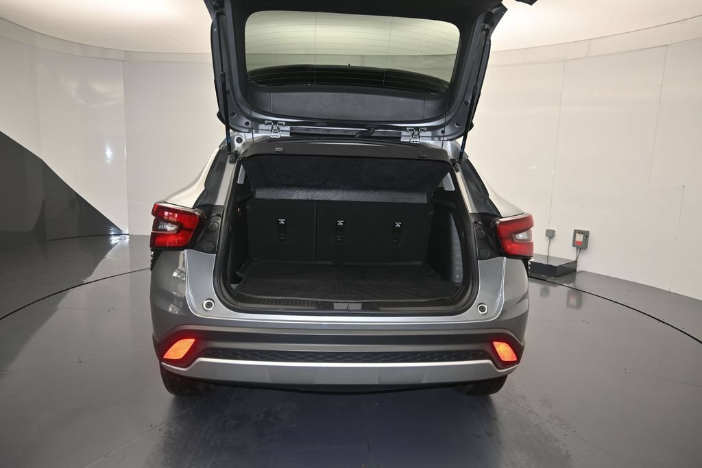 Certified 2025 Chevrolet Trax LT FWD image 24