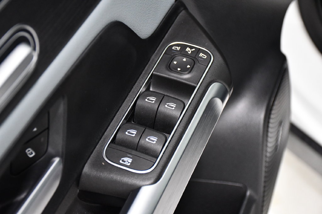 Used 2026 Mercedes-Benz GLB 250 4MATIC image 18