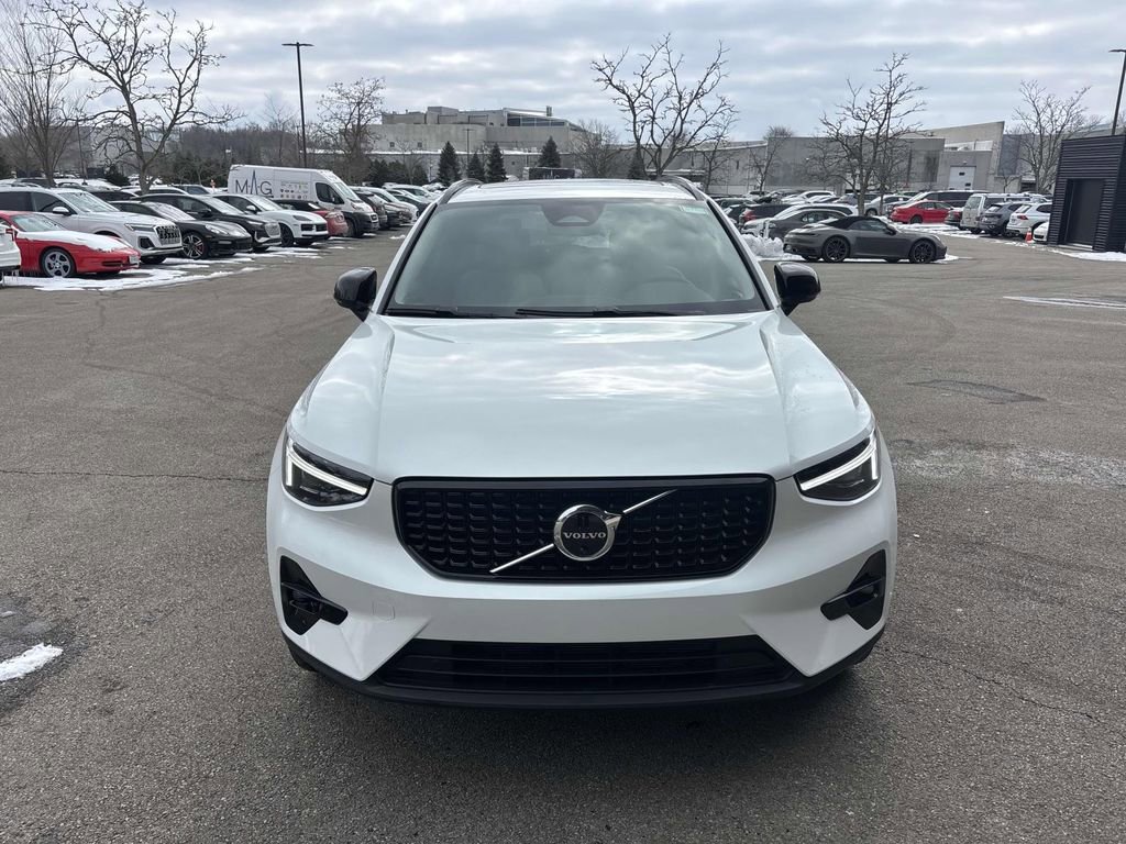 Used 2025 Volvo XC40 B5 Plus w/ Protection Package Premier image 2