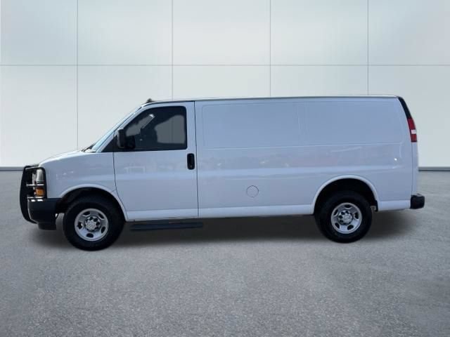 Used 2018 Chevrolet Express 3500 w/ Driver Convenience Package RWD image 7