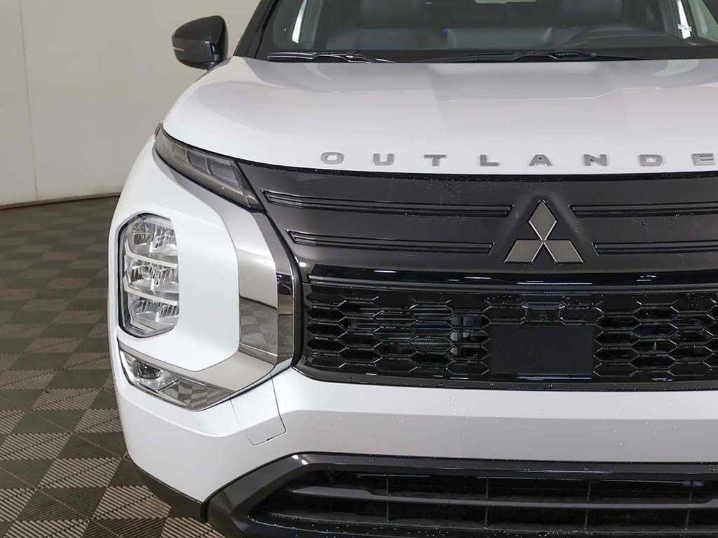 New 2026 Mitsubishi Outlander LE FWD image 13