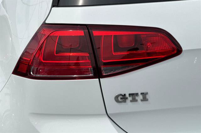 Used 2015 Volkswagen GTI SE w/ Lighting Package (SEL) FWD image 32