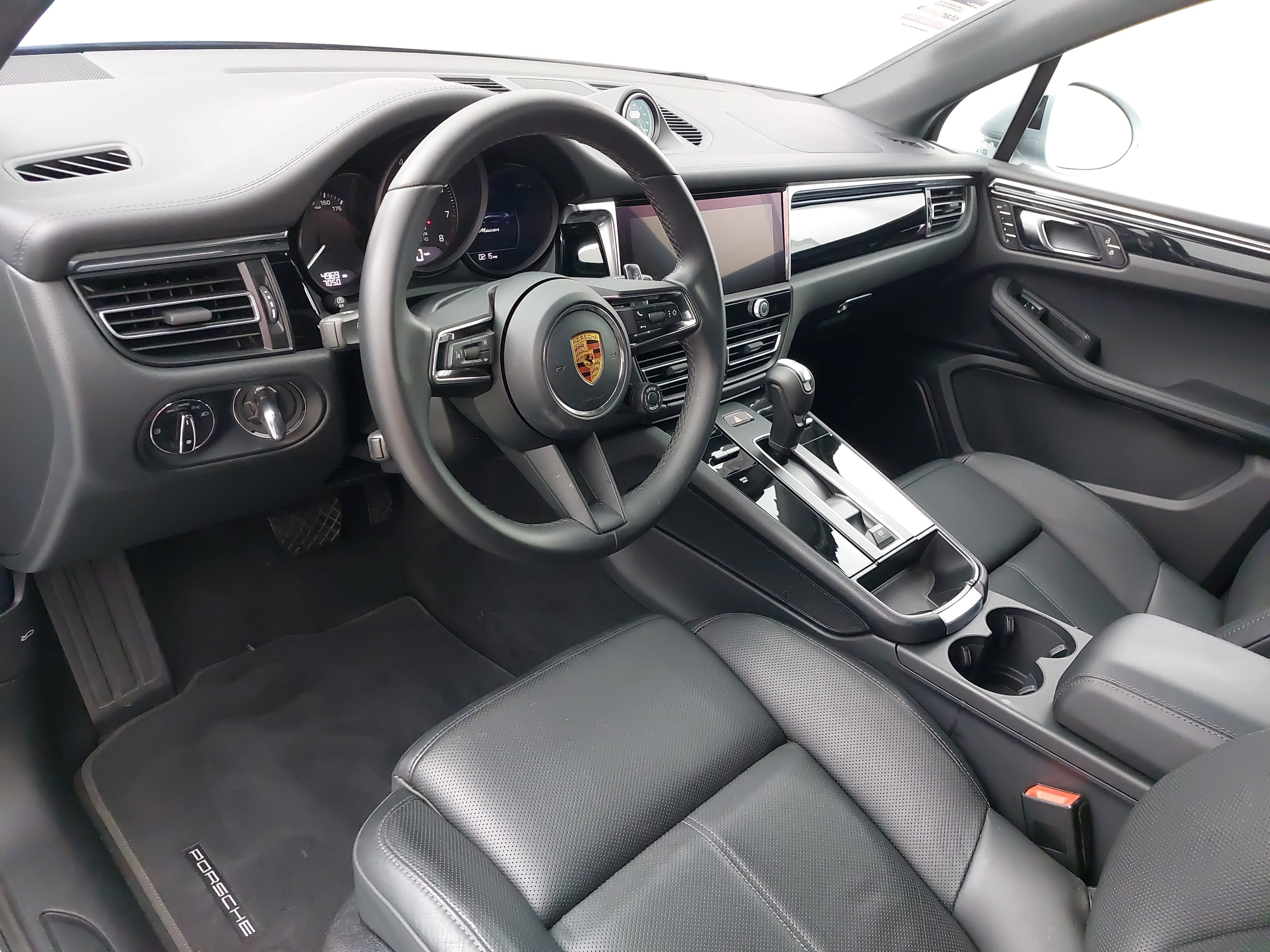 Certified 2026 Porsche Macan AWD/4WD image 18