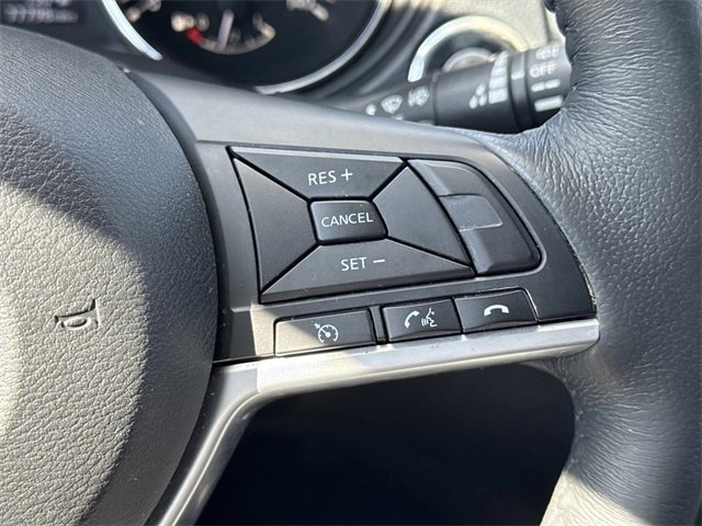 Used 2017 Nissan Rogue SV w/ SV Premium Package image 23