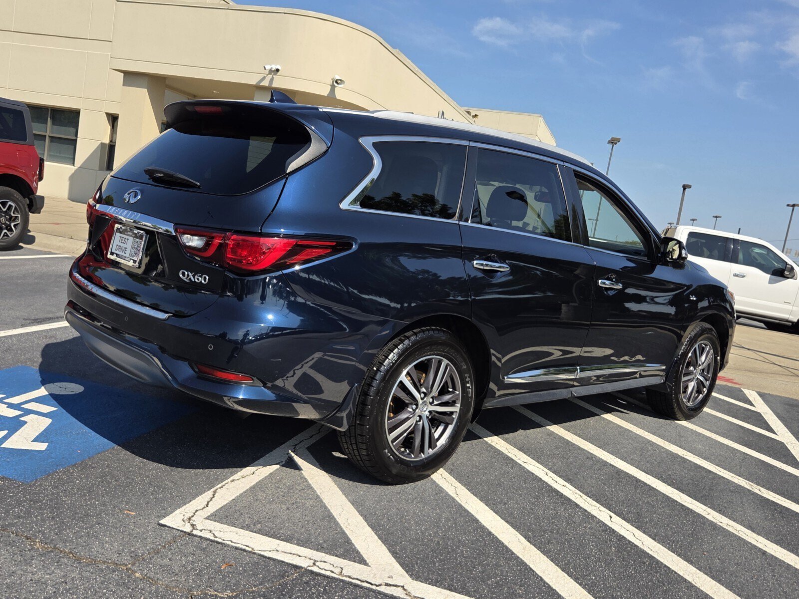 Used 2019 INFINITI QX60 Luxe w/ Essential Package AWD/4WD image 6
