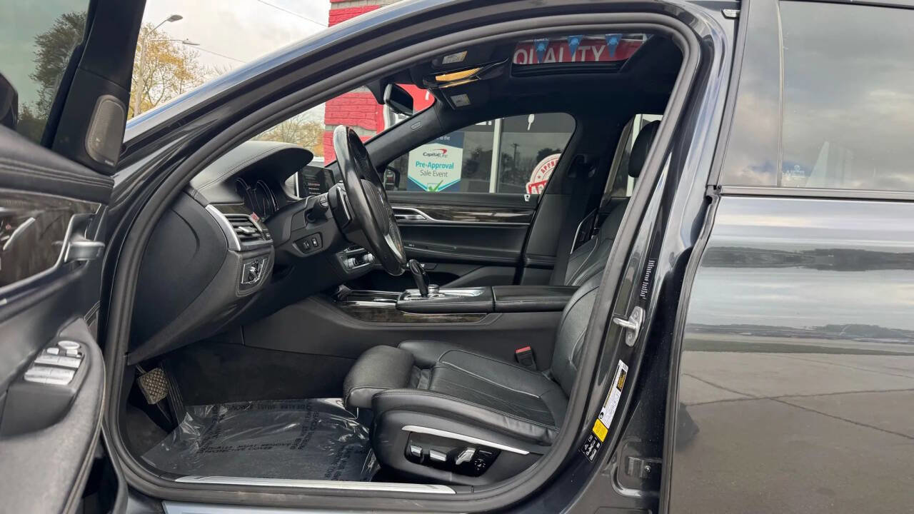 Used 2016 BMW 750i xDrive image 16